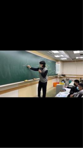 張大仁 - 在補習班試教的照片