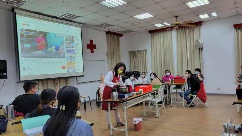 黃曉薇 - 高齡飲食 製備教學