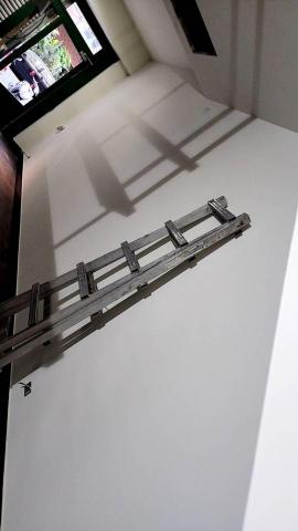 林奉青 - 矽酸鈣板上百合白漆完成