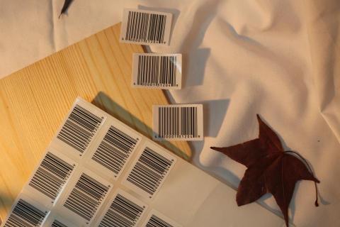 益盛多媒體印刷 - 條碼貼紙(尺寸不限、材質不限、形狀不限、後加工不限) 皆可討論規劃
