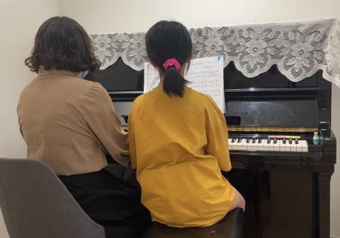 藍藍老師 - 與學生四手聯彈練習