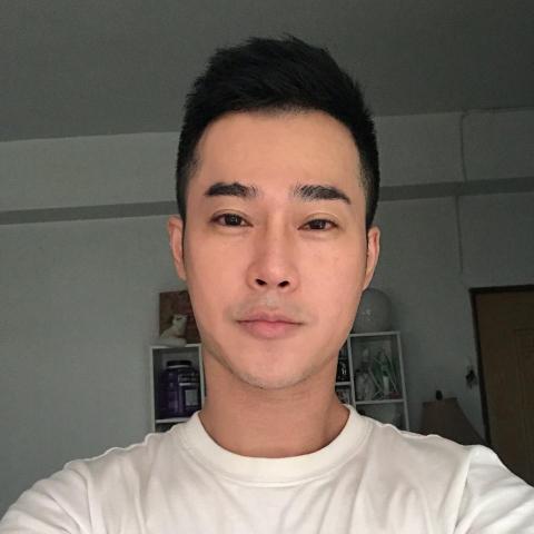 提供睫毛夾用法服務的專家洪添益