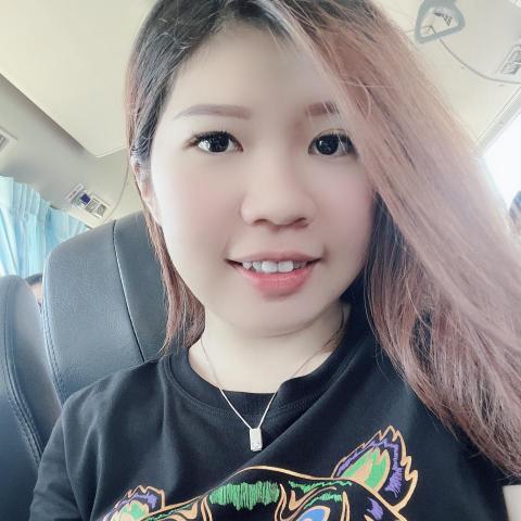 提供油壓服務的專家陳巧吟