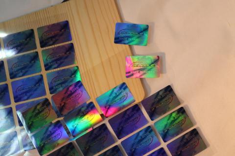 益盛多媒體印刷 - 雷射貼(尺寸不限、材質不限、形狀不限、後加工不限) 皆可討論規劃