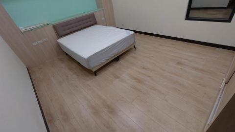 碩泰木地板-碩聞興業 - Kronospan  亮光