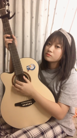 楊善媃 - 我會彈吉他～～有機會可以跟小朋友們一起交流?