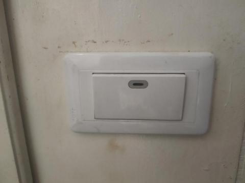 仁水水電工作室 - 大面板開關 更換 仁水水電工作室 - 大面板開關 更換