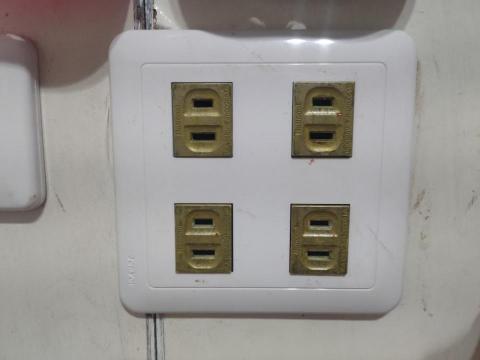 仁水水電工作室 - 大面板開關 更換 仁水水電工作室 - 大面板開關 更換