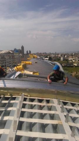 冠偉企業社 - 台鐵松竹車站屋面施工