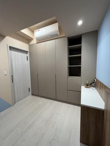 賽尚整合行銷有限公司 - 主臥隱藏門、衣櫃、梳化妝台/床頭櫃結合