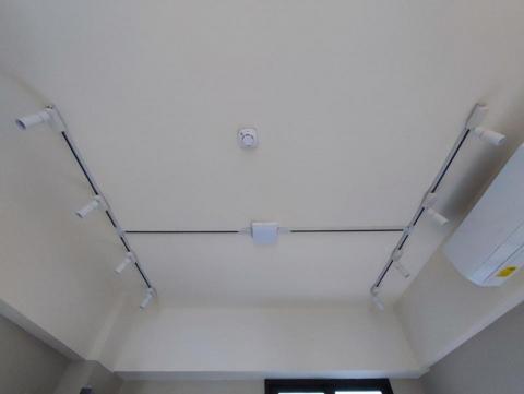 AURA HOME REPAIR STUDIO - 無木作天花板H型軌道燈搭配冰塊燈 AURA HOME REPAIR STUDIO - 無木作天花板H型軌道燈搭配冰塊燈