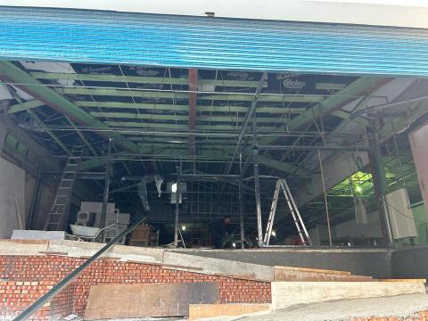 利邦工程行 - 玻璃大門鐵架