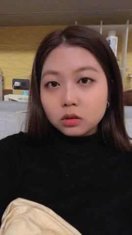 提供名片印製台北服務的專家Violette Lin