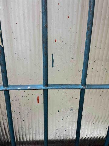 焦燕琴 - 玻璃窗除漆前,滿滿漆 焦燕琴 - 玻璃窗除漆前,滿滿漆