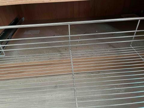 焦燕琴 - 抽屜下面拆開清潔前卡灰塵嚴重 焦燕琴 - 抽屜下面拆開清潔前卡灰塵嚴重