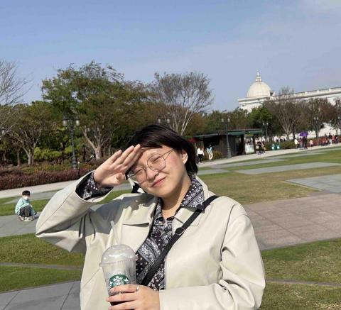 提供高中化學服務的專家楊采語