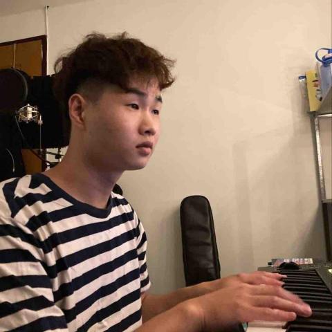 提供吉他教學板橋服務的專家阿成