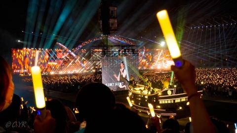 張茵茹 - 照片調色調光，系列照色調統一。