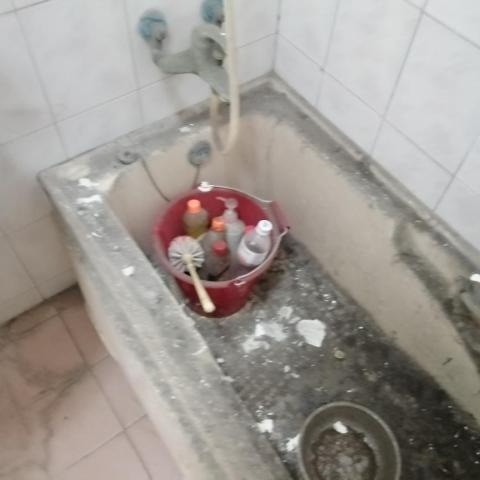 成家清潔公司 - 廁所清潔前