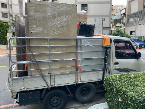 鐵漢專業團隊 - 兩組床組、一座五斗櫃、一單小型搬家….
