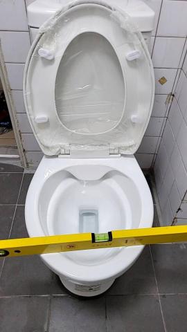 賴德卿 - 安裝馬桶
馬桶一些小細節如果沒注意的話可能會造成日後有漏水問題
嚴重可能要花大錢
