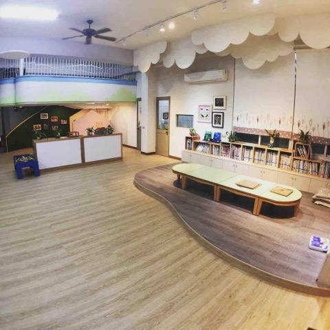 盈村裝潢行 - PVC地磚