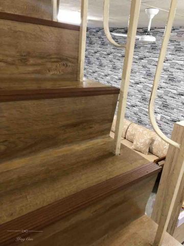 盈村裝潢行 - PVC地磚