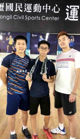 莊奇 - 與奧運雙打冠軍李洋王齊霖麟尷尬的合照?