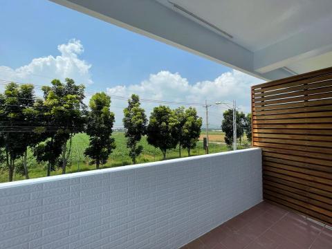 布大叔 - 半年前  一刻都不想站在這
現在～我不想走了