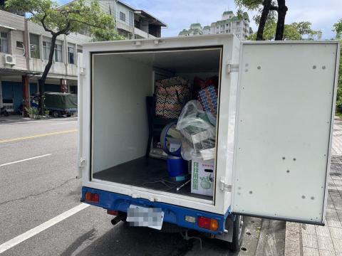 高雄便宜載運 林先生 - 車櫃體積：長220/寬148/高134cm