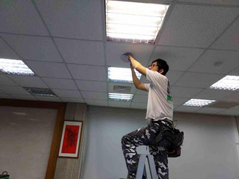 陳志榮 - 緊急照明燈維修