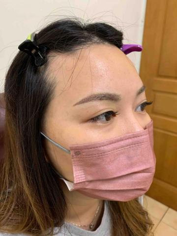 巧遇幸福半永久翲霧眉眼唇妝容 - 年輕可愛的女孩也很適合這樣微彎的流星眉喔