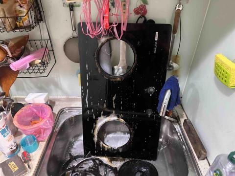瓦斯器具 衛浴設備 安裝 維修 批發 救火兄弟 - 爐具整修 全面性清潔 瓦斯器具 衛浴設備 安裝 維修 批發 救火兄弟 - 爐具整修 全面性清潔