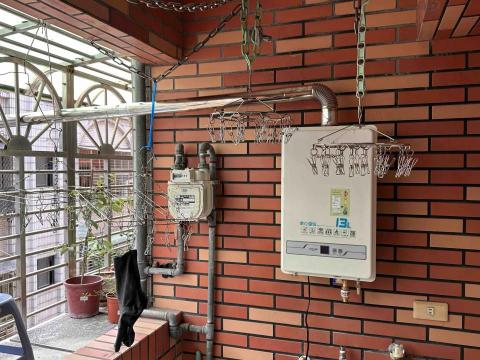 瓦斯器具 衛浴設備 安裝 維修 批發 救火兄弟 - 排氣管依照法規配置 瓦斯器具 衛浴設備 安裝 維修 批發 救火兄弟 - 排氣管依照法規配置