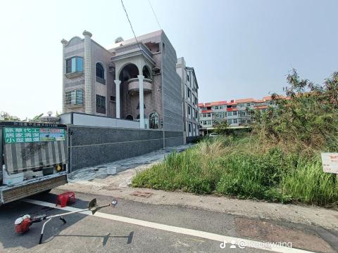 草潔運工作室 - 割草前 草潔運工作室 - 割草前