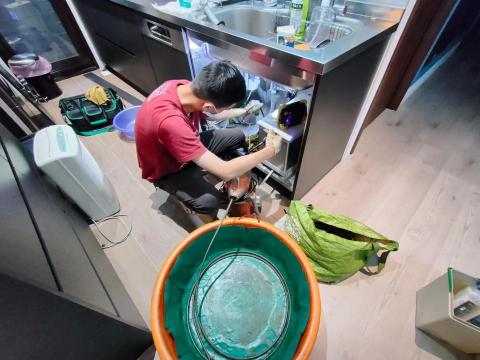 萬通工程行 - 廚房排水管堵塞疏通