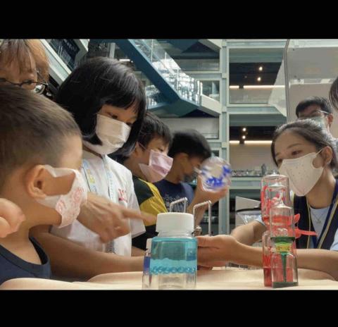 理科家教/伴讀 陳品彣 - 曾在全國科展擔任攤位講解員