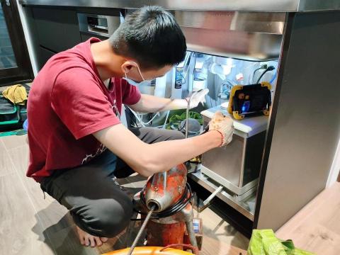 萬通工程行 - 廚房排水孔堵塞疏通