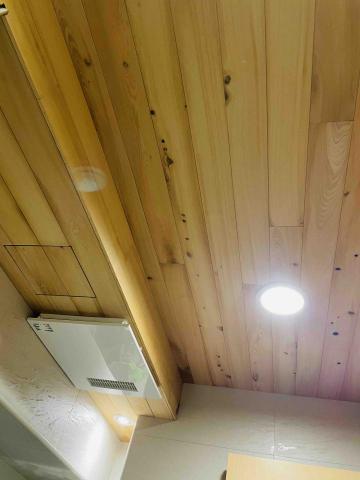 春天地板 - 台灣檜木浴室天花板