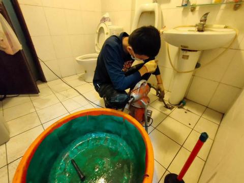 萬通工程行 - 浴室排水孔堵塞疏通