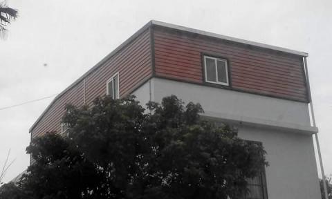 焌宏統編60749693 - 中壢新生案：屋頂鋼構加蓋，屋牆紅衫木裝潢板，屋頂硫璃瓦發泡消光灰板。