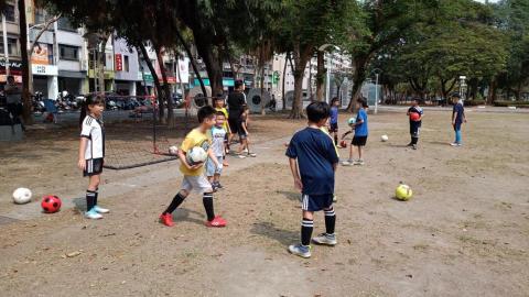 娜娜米個人接案 - 兒童足球授課照片