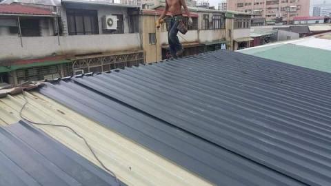 焌宏統編60749693 - 南港會長案：屋頂白鐵考消光灰板覆蓋工程。