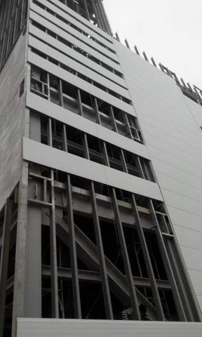 焌宏統編60749693 - 楊梅案：廠房外牆，白鐵考白雙層防火板。