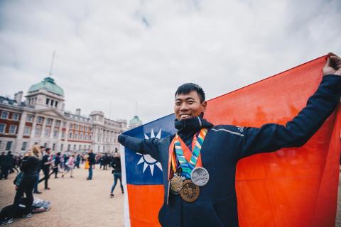 葛芃欣 - 2019年在倫敦馬拉松賽完成世界六大馬。