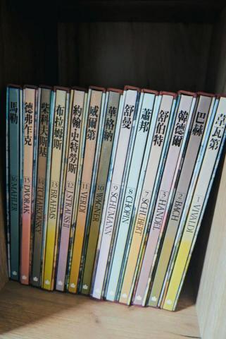 Yelene Chen｜鋼琴教學 - 工作室書櫃區：經典音樂家列傳