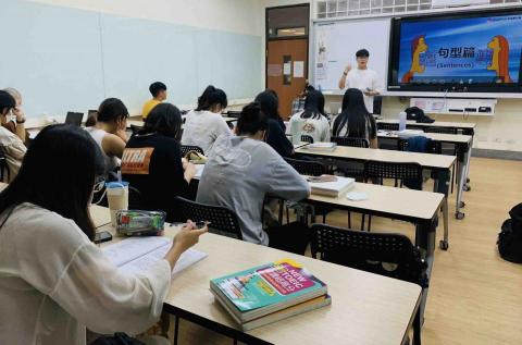 【多益滿分】大學講師｜抓關鍵、秒殺題目、快速提分｜預約試聽 - 