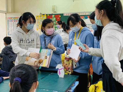 Amanda - 到國小講繪本給小學五年級的聽