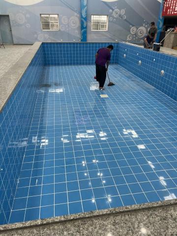沈世雄 - 泳池磁磚鋪貼