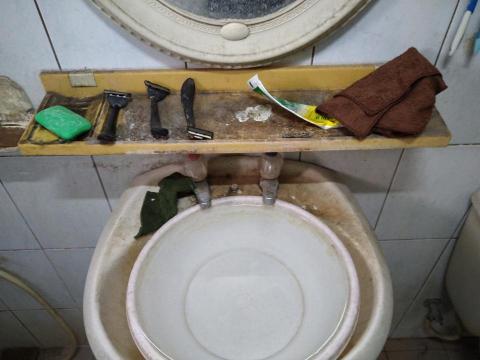  Hanson - 誇張污垢清潔前